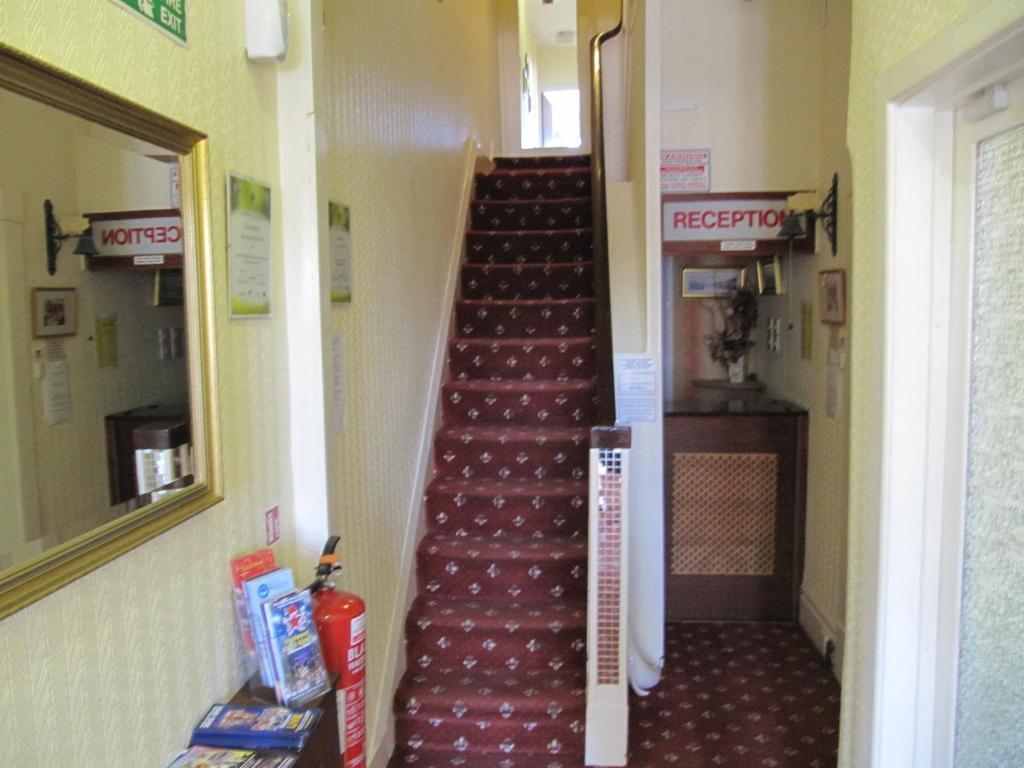Kingscliff Bed & Breakfast แบล็คพูล ภายนอก รูปภาพ